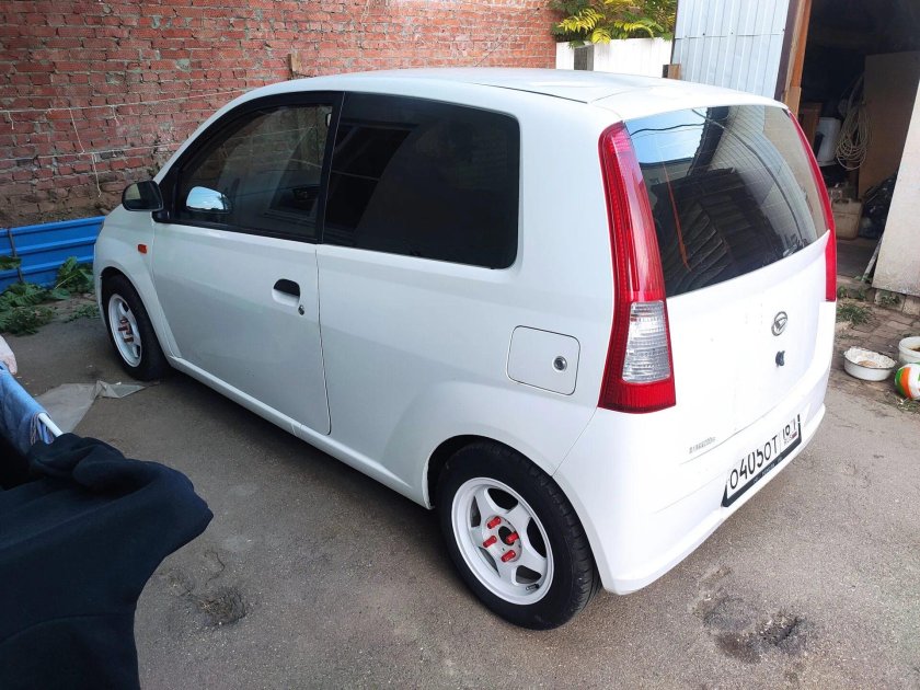 Daihatsu Mira l250
