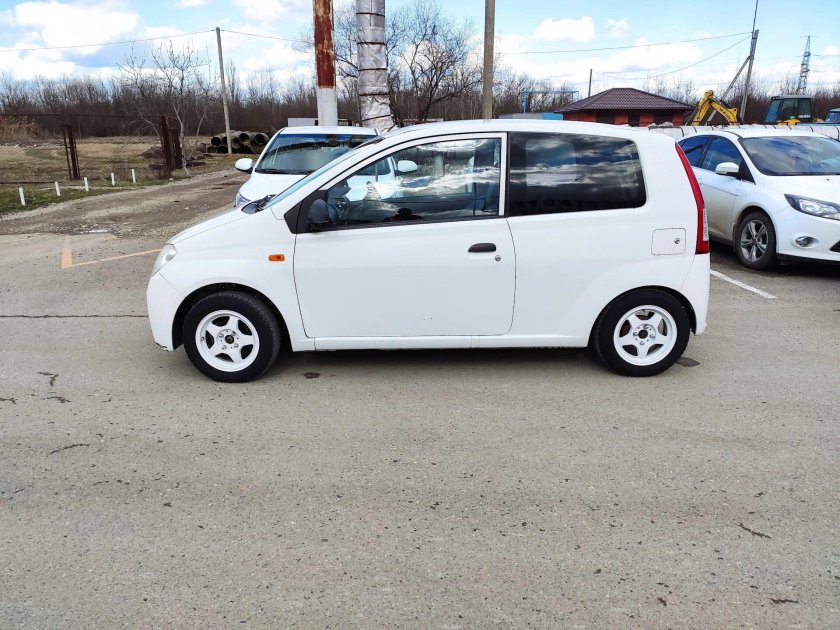 Daihatsu Mira l250