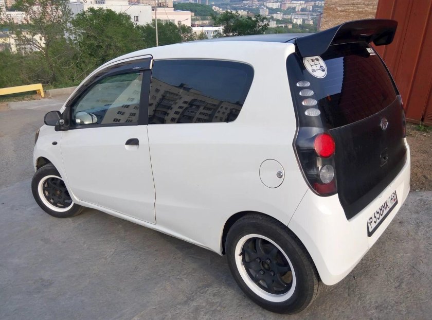 Daihatsu Mira l275
