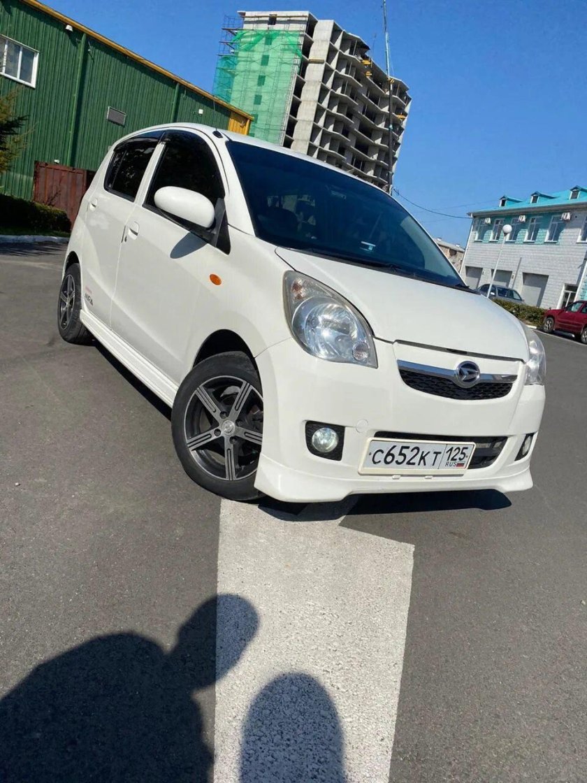 Daihatsu Mira l275