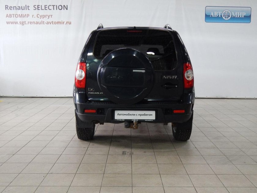 Шевроле Нива сзади