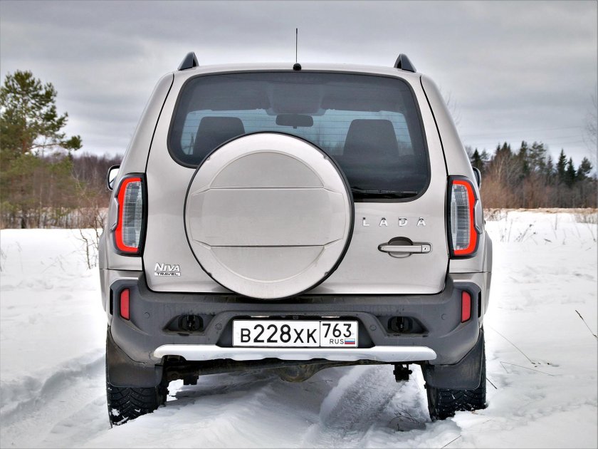 Шевроле Нива сзади