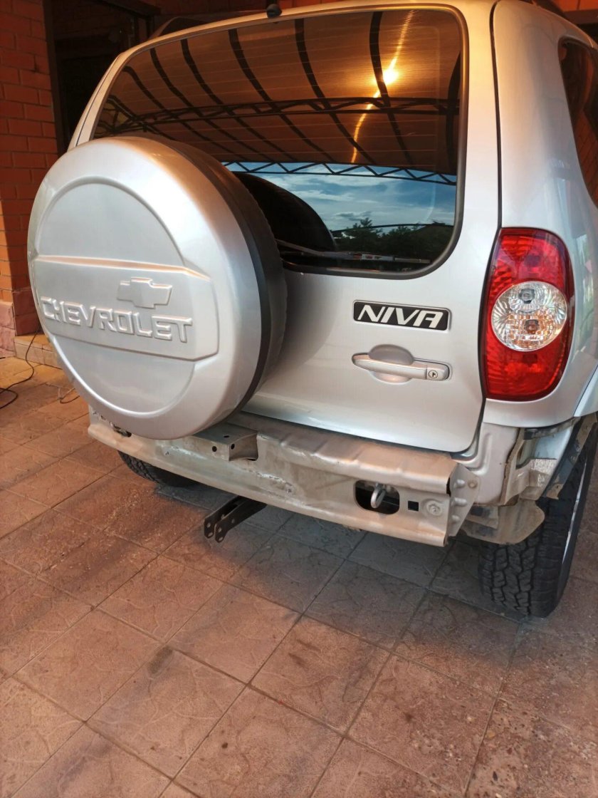 Нива шевроле сзади