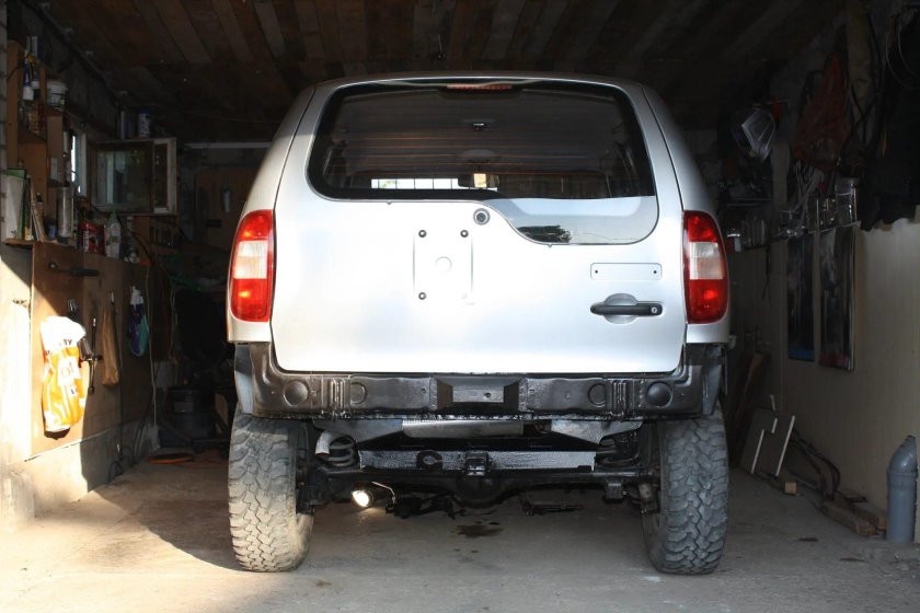 Шевроле Нива зад