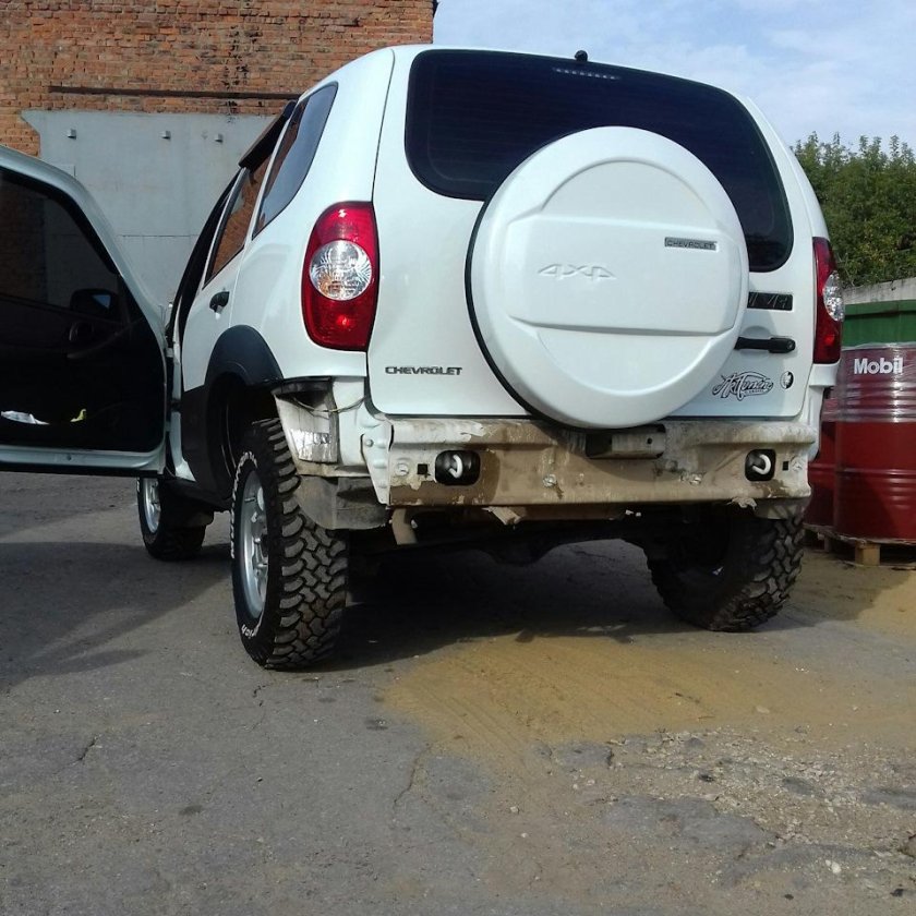 Chevrolet Niva без заднего бампера