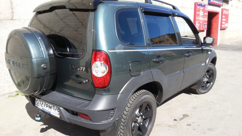 Шевроле Нива сзади