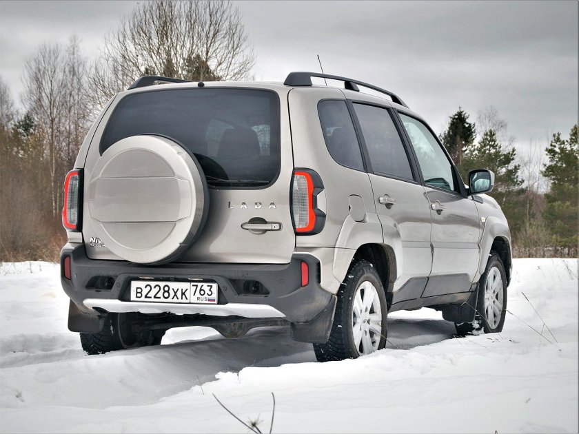 Lada Niva Travel