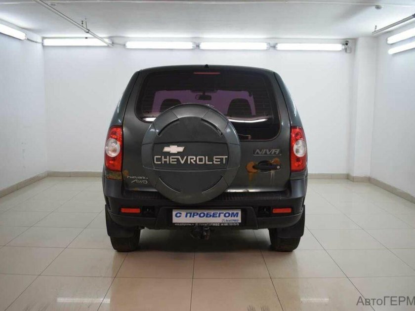 Шевроле Нива сзади