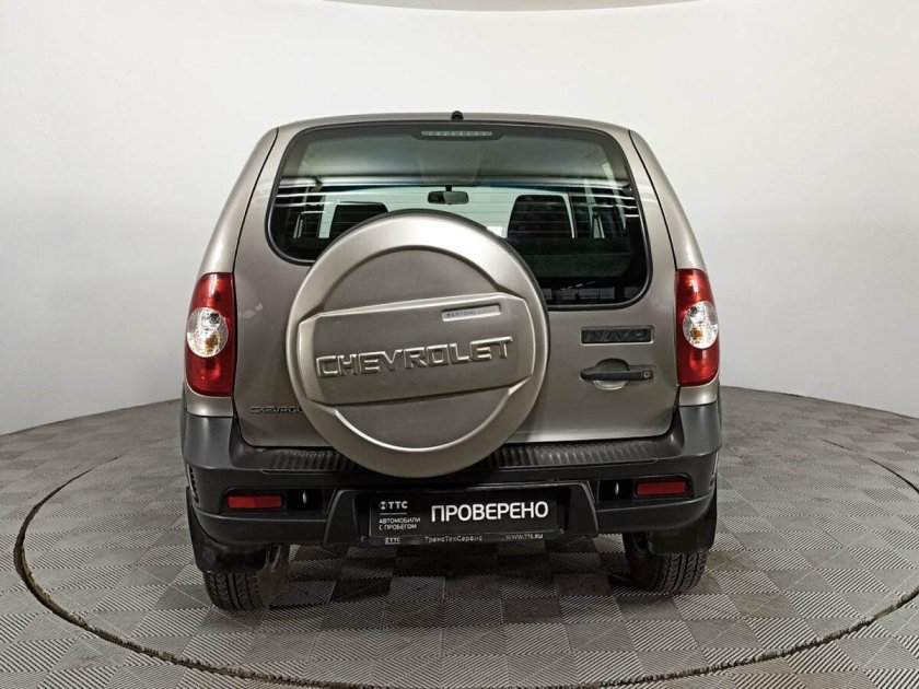 Шевроле Нива 2016 года молдинги в цвет