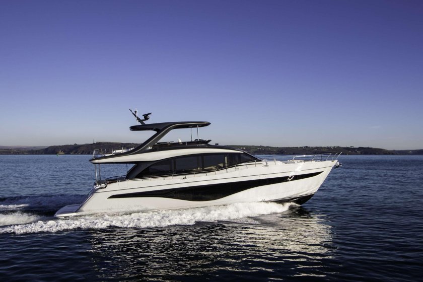 Яхта Princess y72