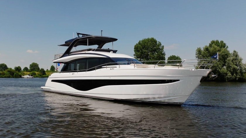 Моторная яхта