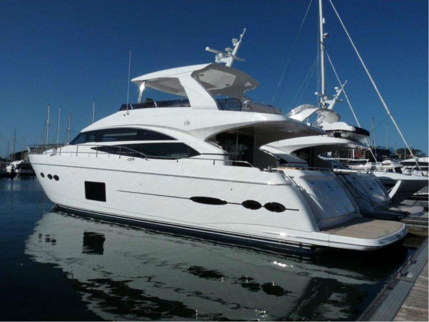 Яхта принцесса 72