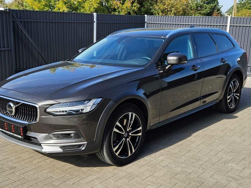 Volvo v 90 cross