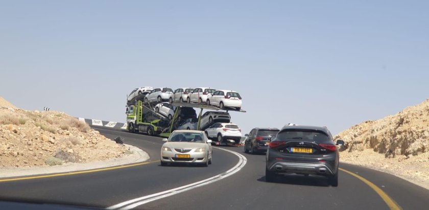 Поставки автомобиль