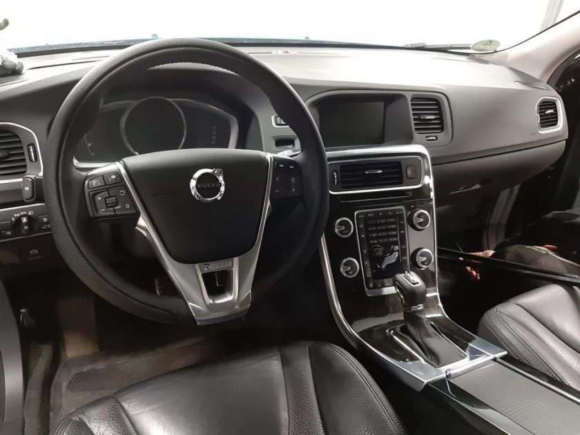 Volvo s60 2 салон