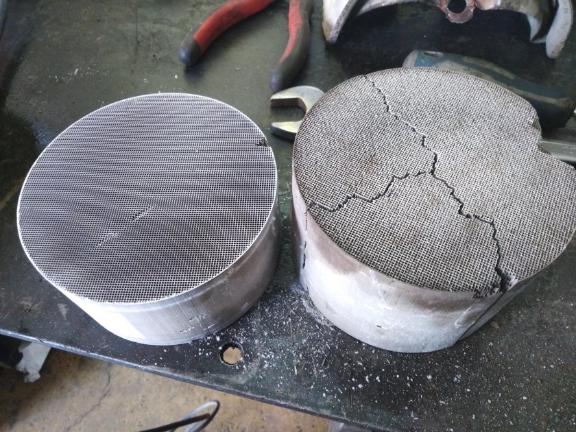 Катализатор автомобильный