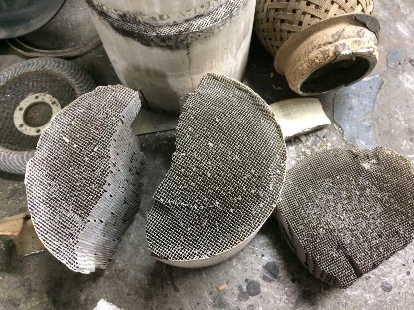 Катализатор автомобильный