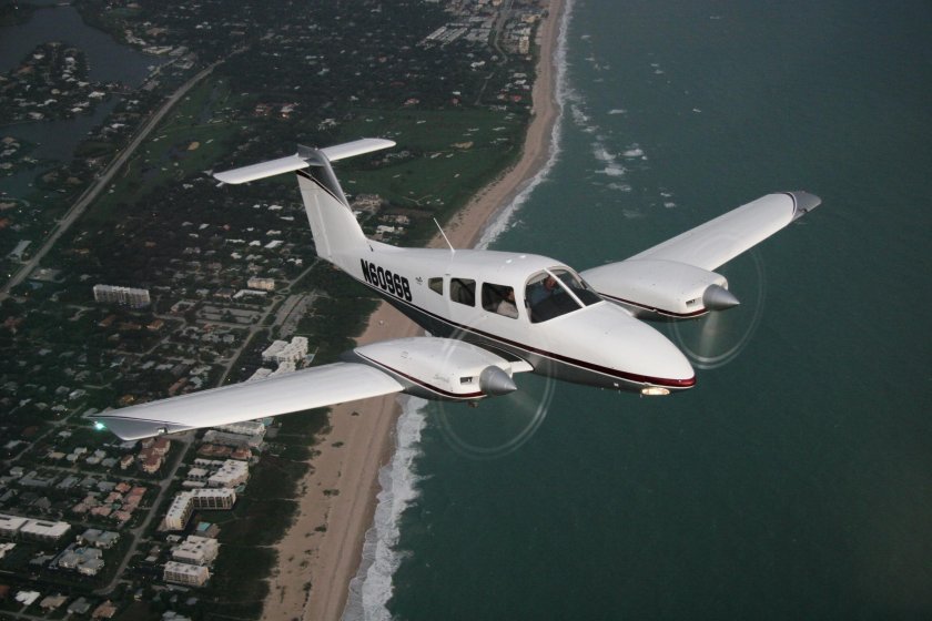 Пайпер Семинол самолет