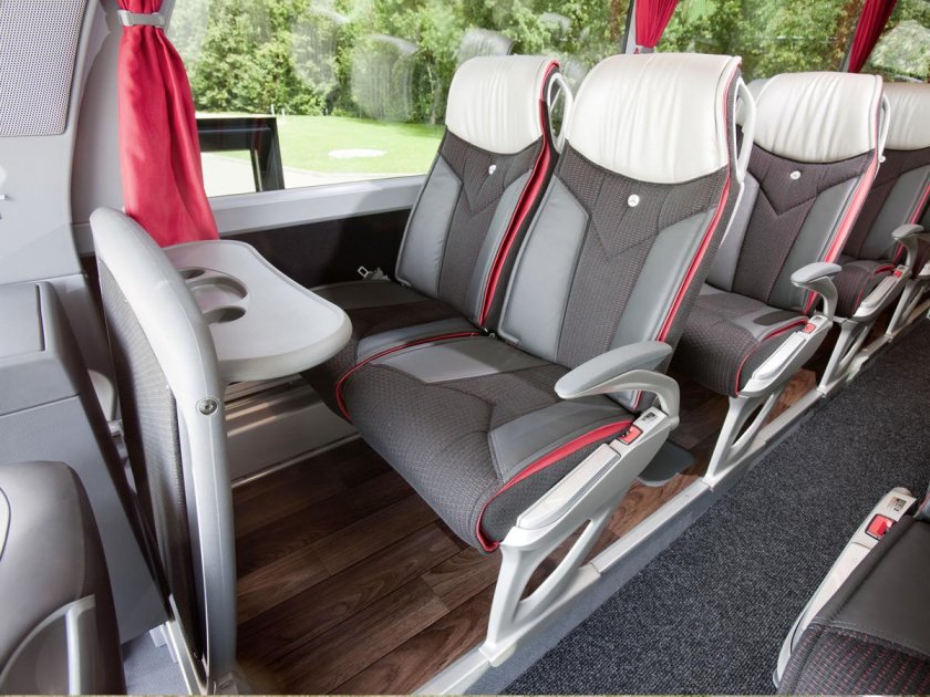 Мерседес Бенц Травего