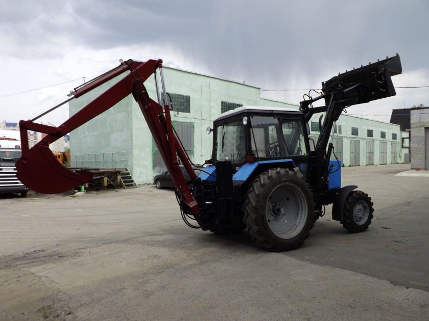 Экскаватор ЭО 2626 на базе трактора МТЗ-82