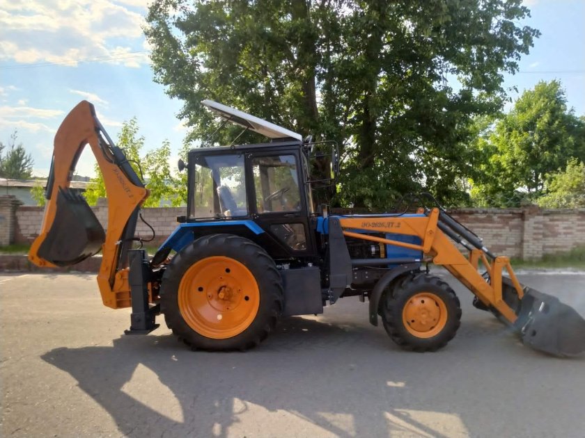 Экскаватор погрузчик ЭО 2626-ДТ