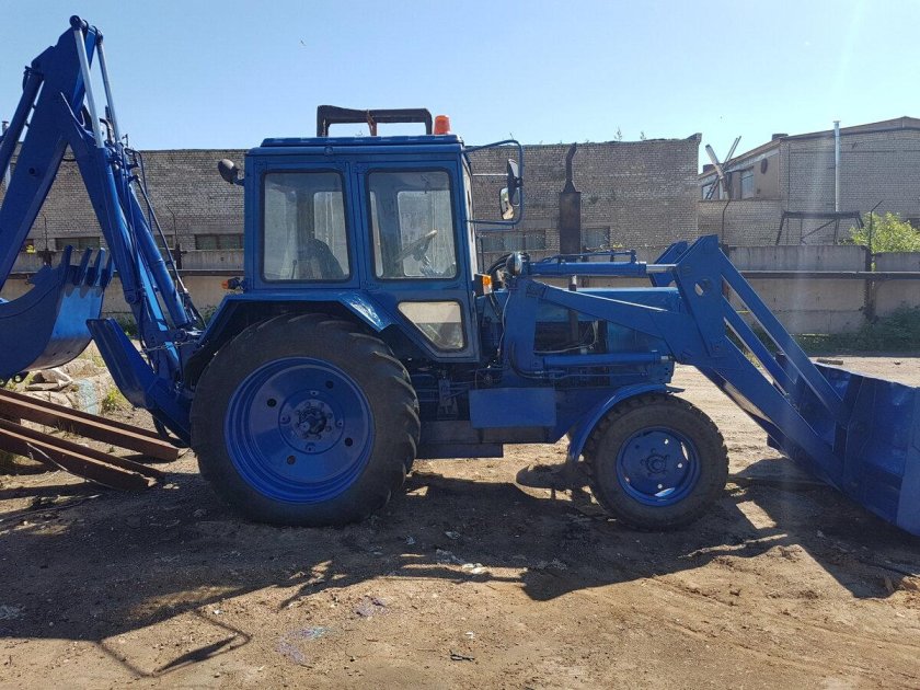Экскаватор погрузчик ЭО-2621а
