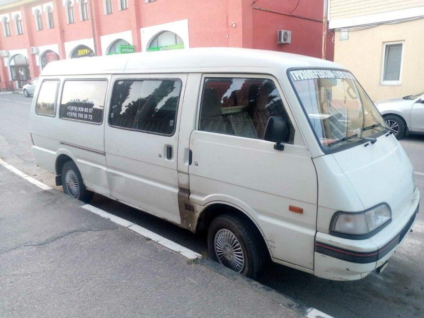 Микроавтобус мазда