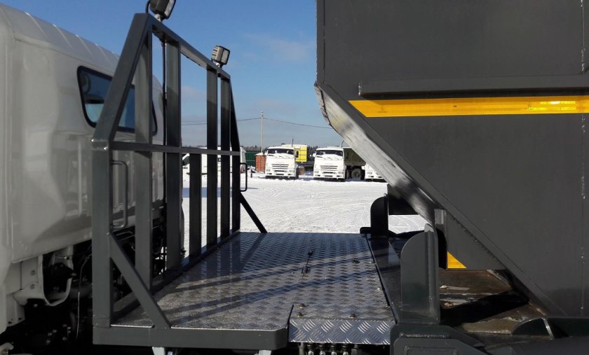 Мицубиси Фусо Кантер бункеровоз