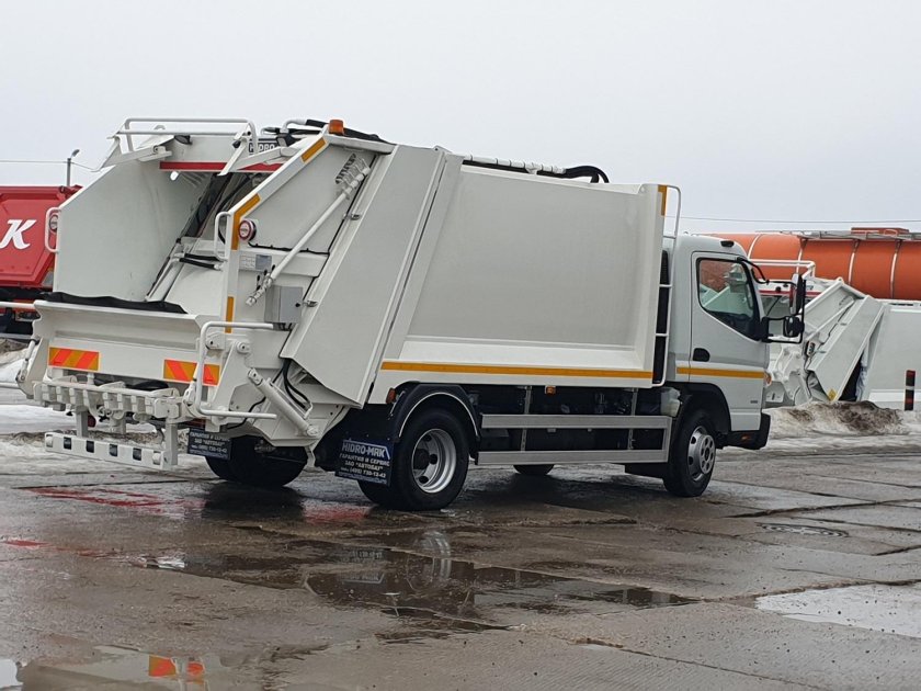 Митсубиси Фусо мусоровоз