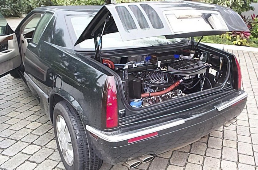 Машина с двумя двигателями