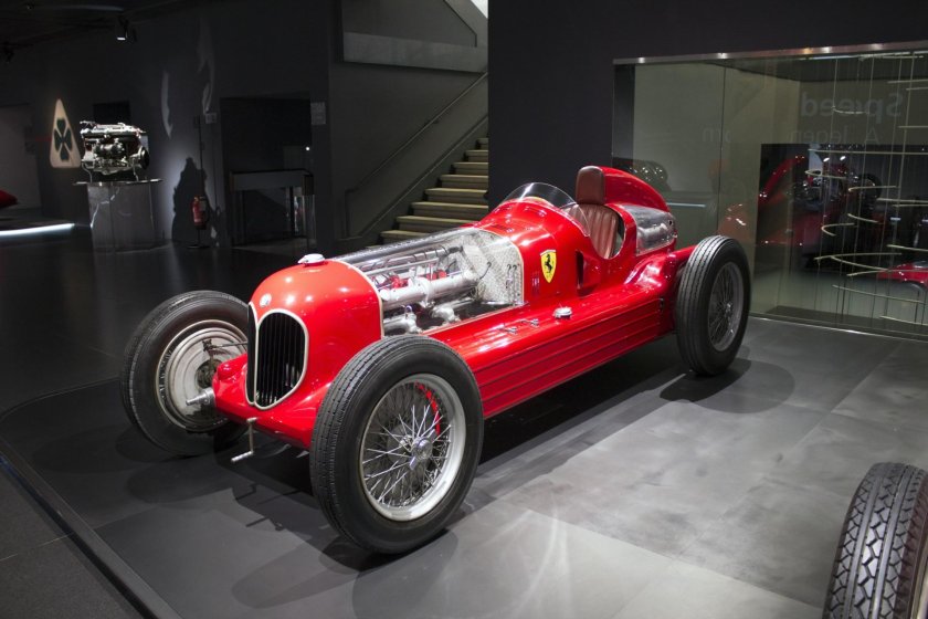 Машина с 2 двигателями