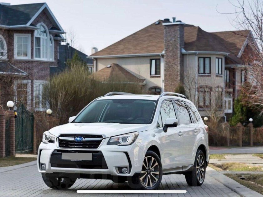 Субару Форестер 2017 белый