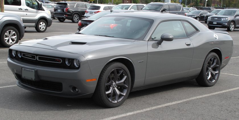 Dodge Challenger серый