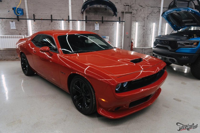 Додж челленджер красный