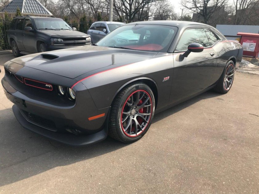 Dodge Challenger srt 6.4