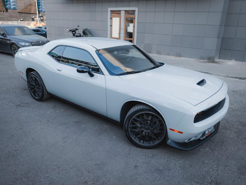 Dodge challenger sxt