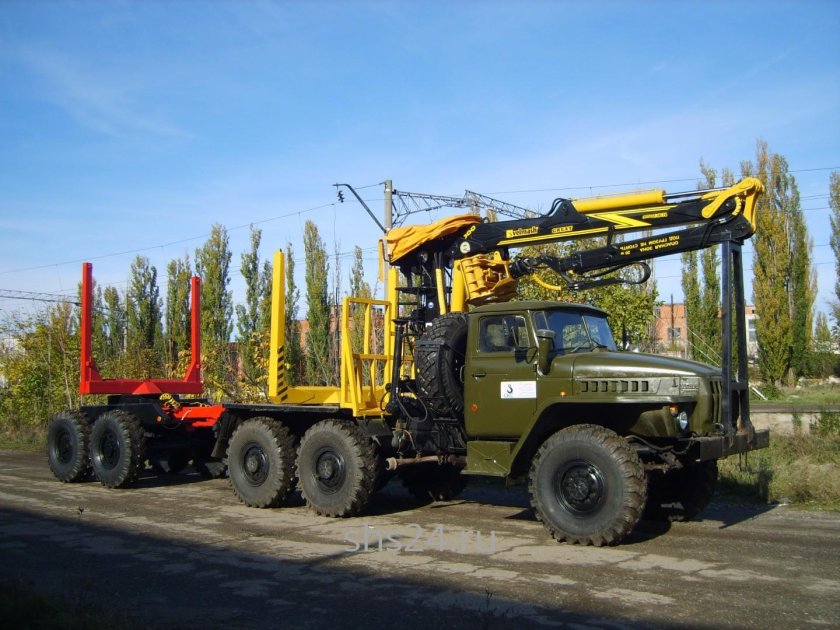 Урал 4320 лесовоз с гидроманипулятором