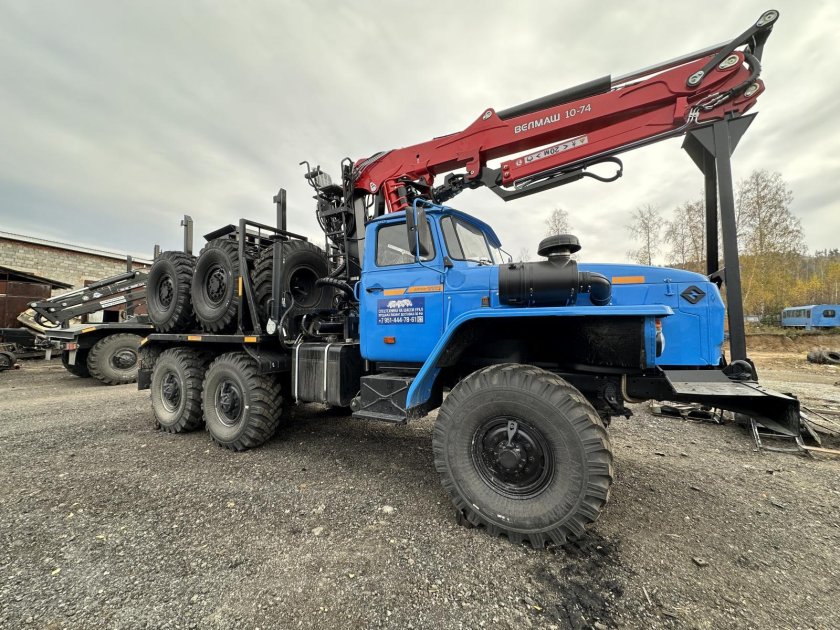 Урал 5557 лесовоз