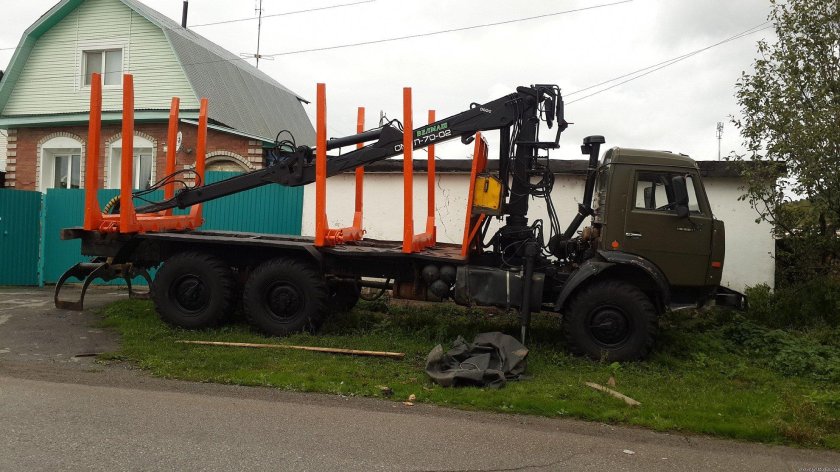 КАМАЗ 4310 лесовоз с манипулятором