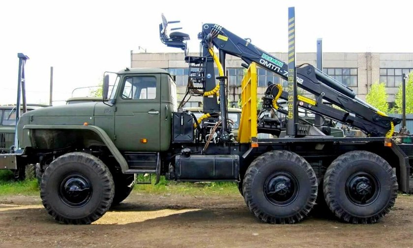 Урал 4320 с манипулятором лесовоз