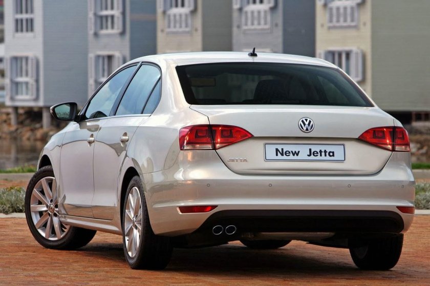 Фольксваген Джетта 2015 сзади
