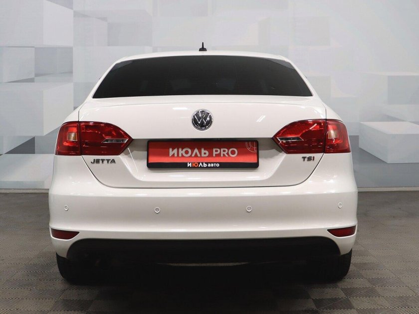 Белый фольксваген джетта