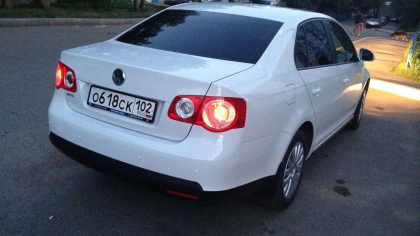 Фольксваген Джетта 2008 белая