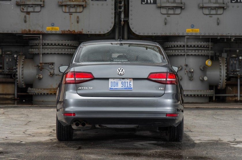 Фольксваген Джетта сзади