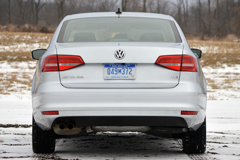 Фольксваген Джетта 2015 сзади