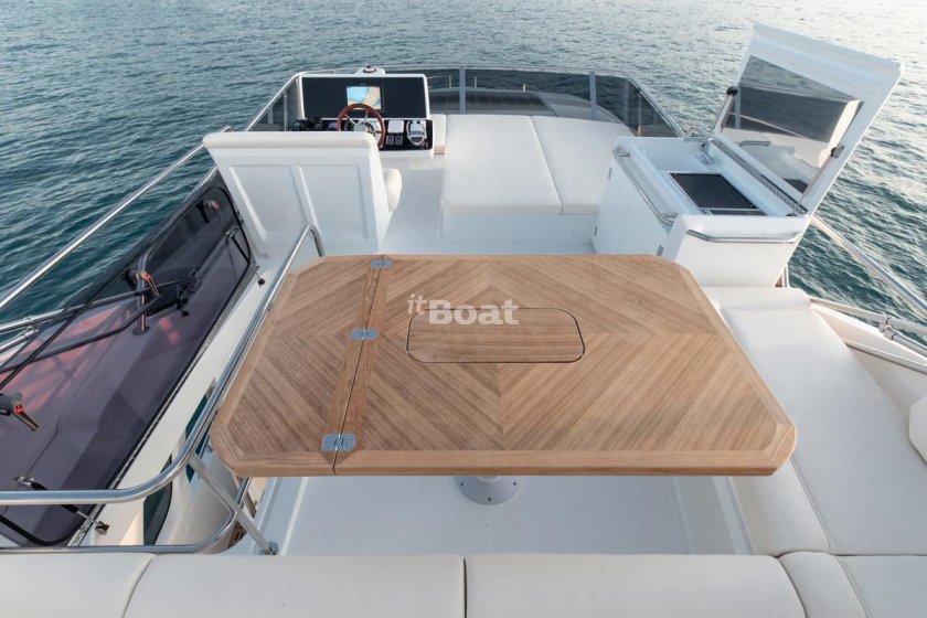 Катер beneteau antares 8.80