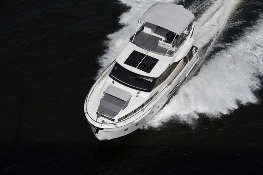Ferretti yachts 670