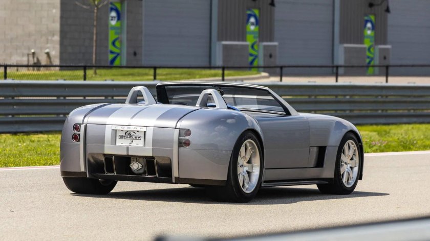 Ford Shelby Cobra Concept 2004