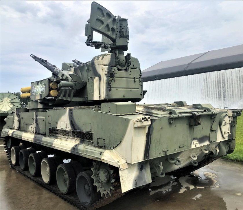 Тунгуска зенитный ракетно пушечный комплекс