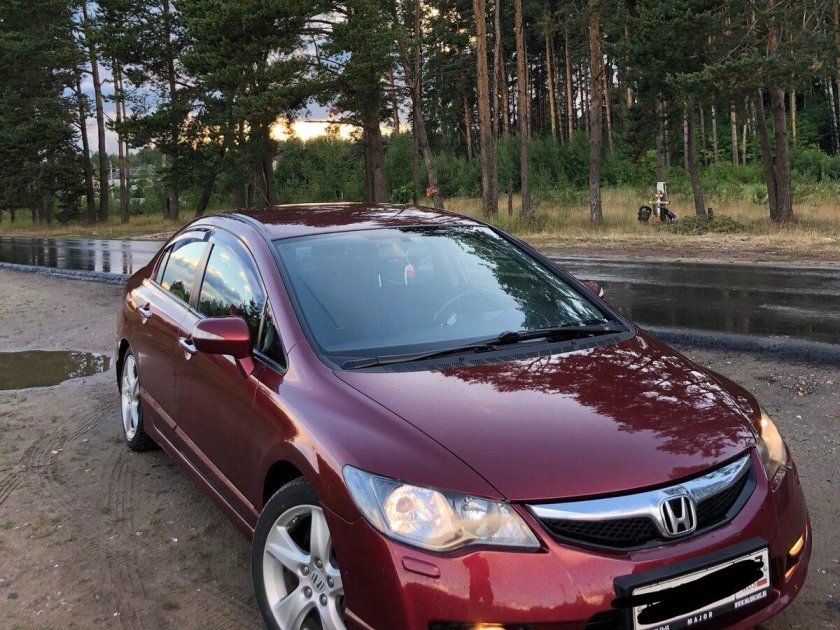 Honda Civic 8 красная